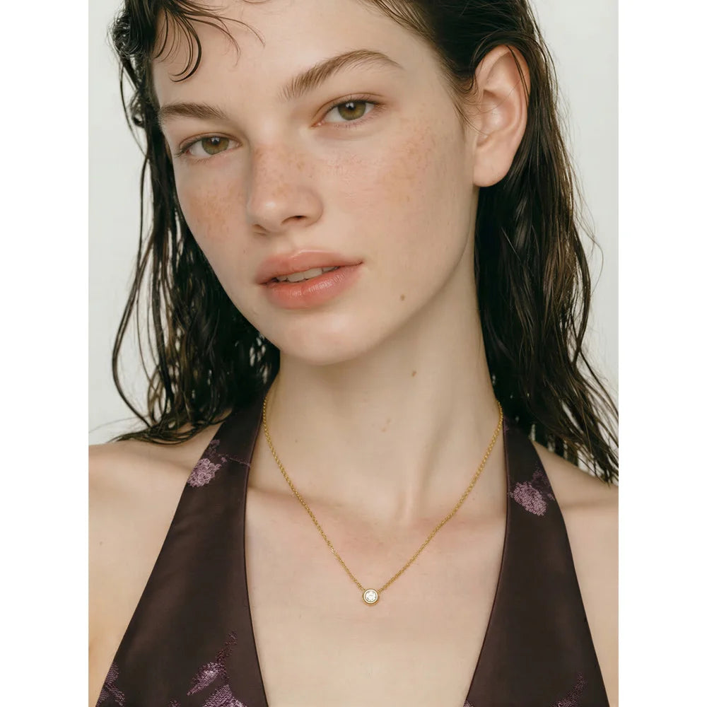 Cubic zirconia geometric necklace in gold-plated stainless steel with cubic zirconia.
