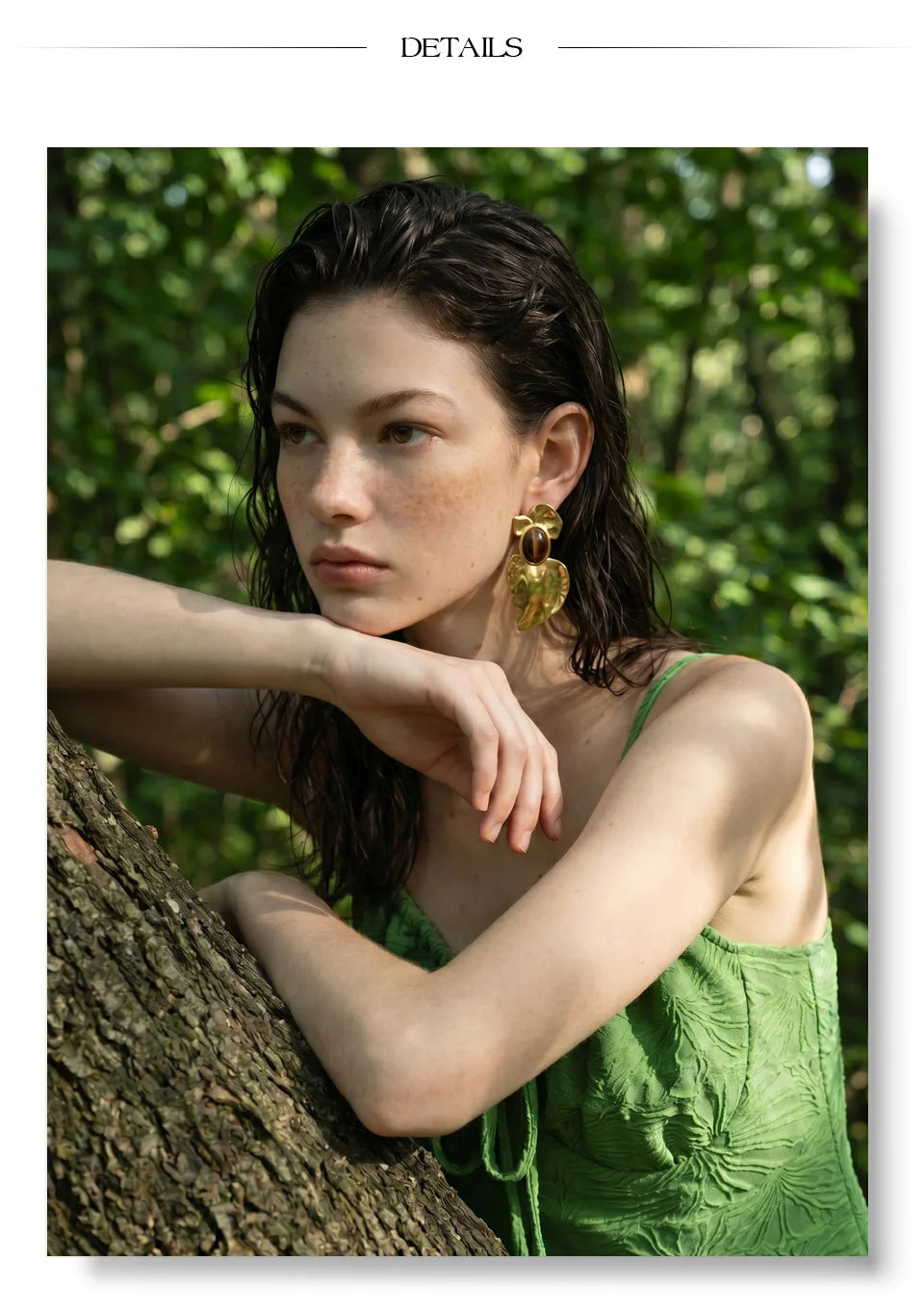 Natural stone heart geometric earrings in gold-plated stainless steel with natural stone.