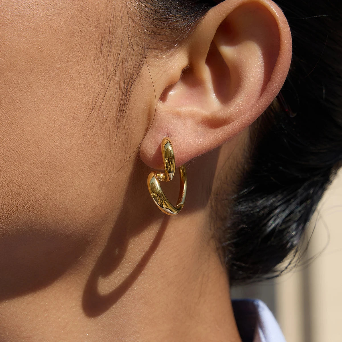 Twisted Heart Hoop Earrings — Stainless Steel · PS067