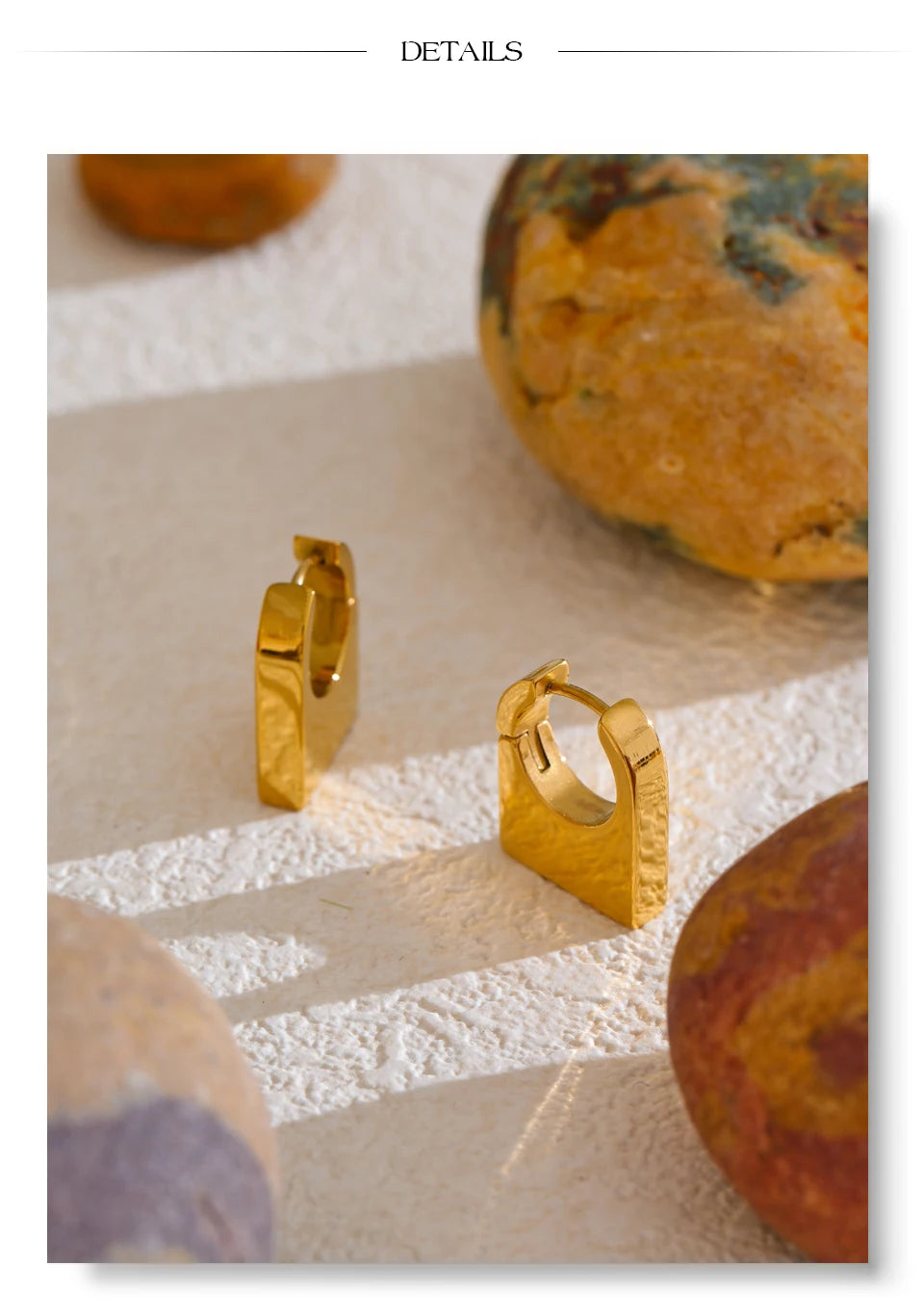 Geometric earrings in gold-plated stainless steel.