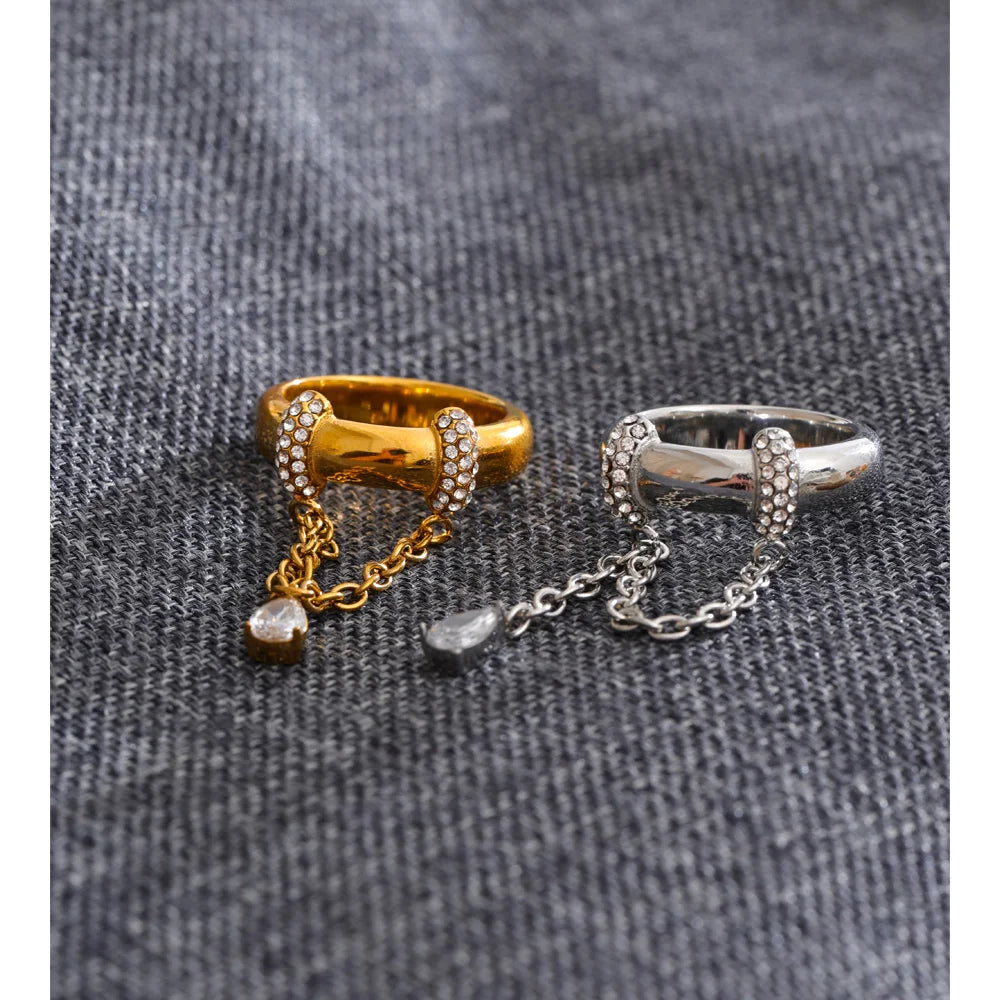 Cubic zirconia geometric chain ring in 18K gold-plated stainless steel with cubic zirconia.