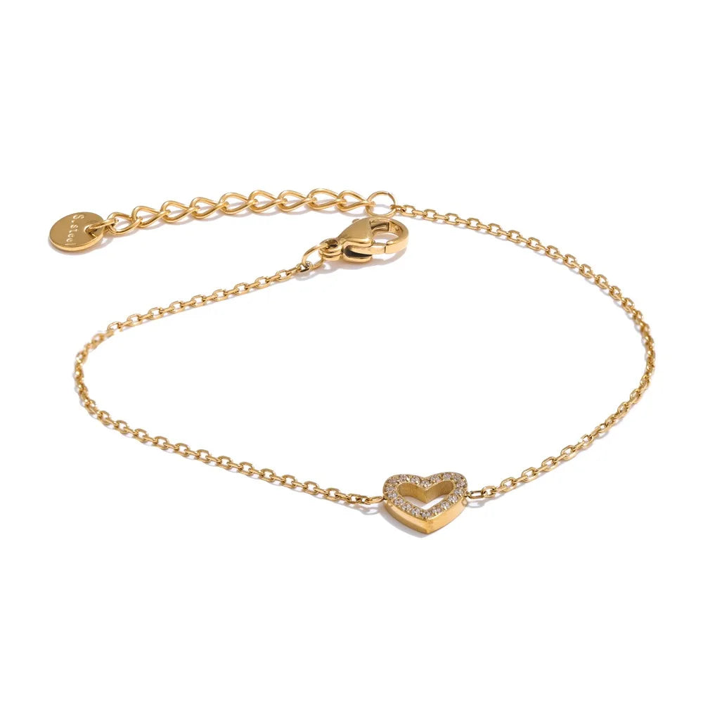 Cubic zirconia heart necklace in gold-plated stainless steel with cubic zirconia.