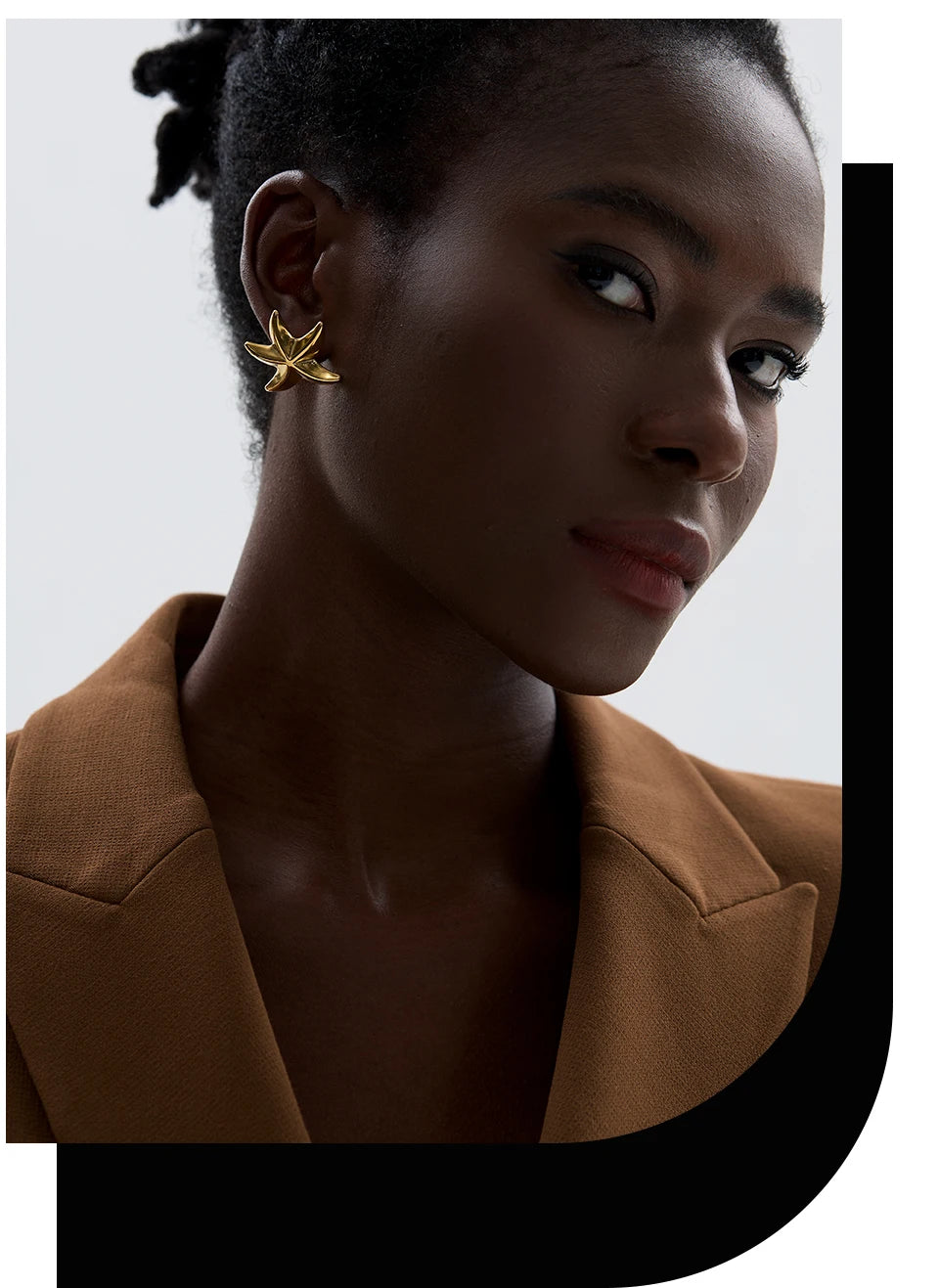 Star earrings in gold-plated 316L stainless steel.