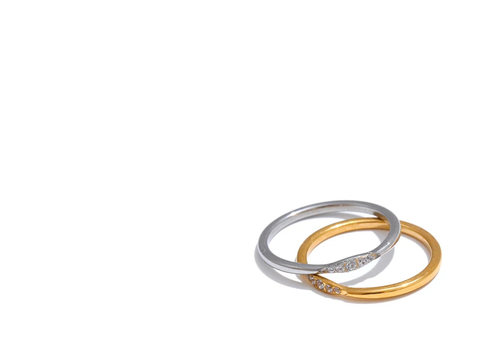 Cubic zirconia geometric ring in 18K gold-plated stainless steel with cubic zirconia.