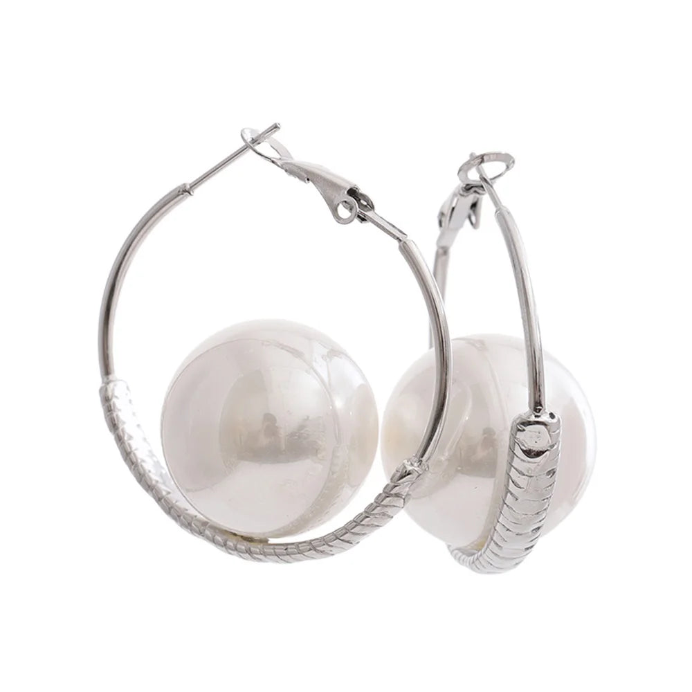 Pearl geometric earrings in gold-plated stainless steel with pearl.