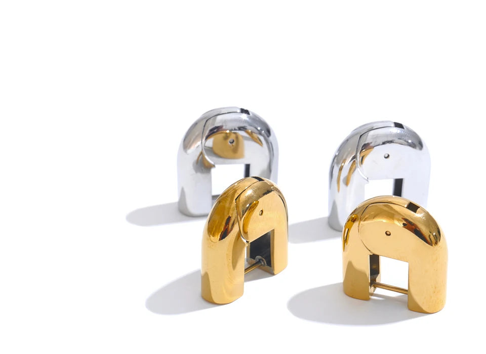 Geometric earrings in gold-plated 316L stainless steel.