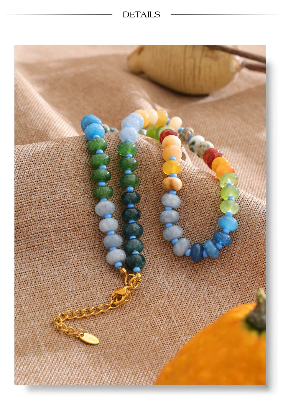 Natural stone beaded geometric necklace in gold-plated stainless steel with natural stone.
