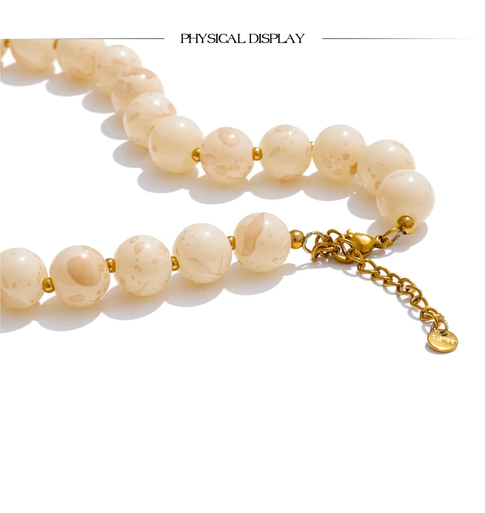 Resin glass natural stone necklace in gold-plated stainless steel with natural stone and resin.