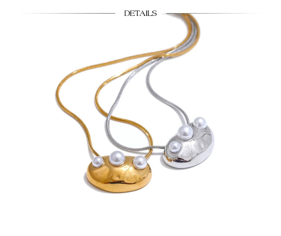 Pearl geometric necklace in gold-plated stainless steel with pearl.