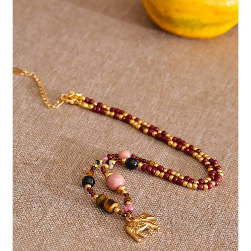 Natural stone beaded chain necklace in gold-plated stainless steel with natural stone.