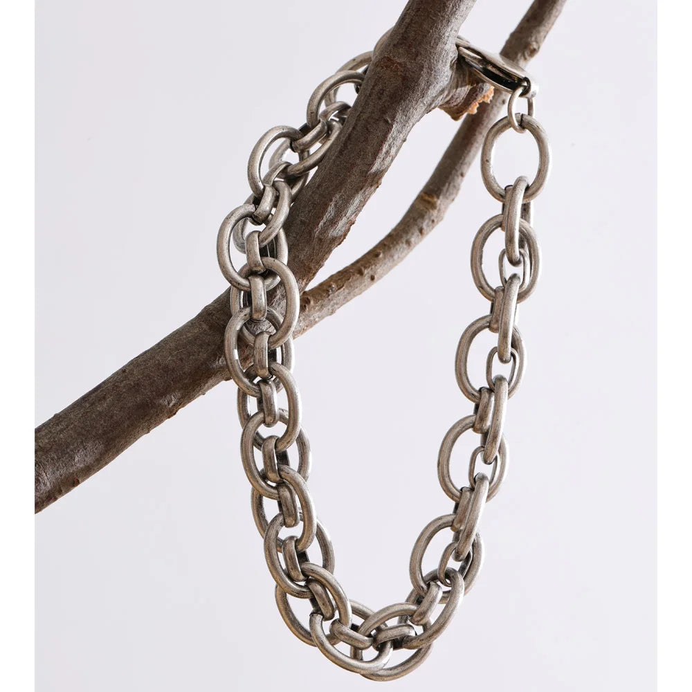 Vintage geometric chain necklace in gold-plated stainless steel.