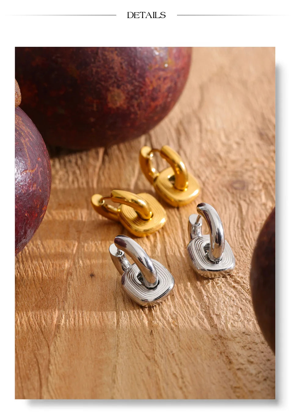 Geometric earrings in gold-plated stainless steel.