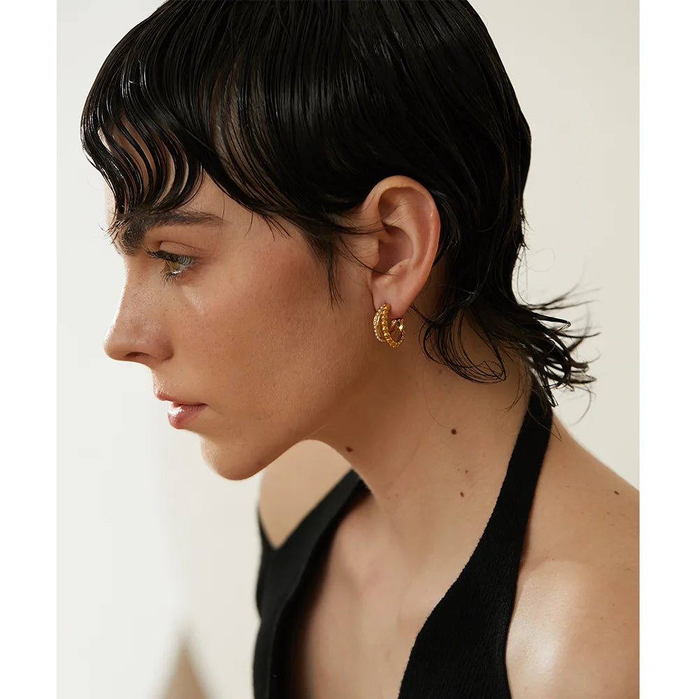 Pearl vintage geometric earrings in 18K gold-plated stainless steel with pearl.