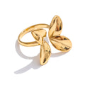Flower ring in gold-plated stainless steel.