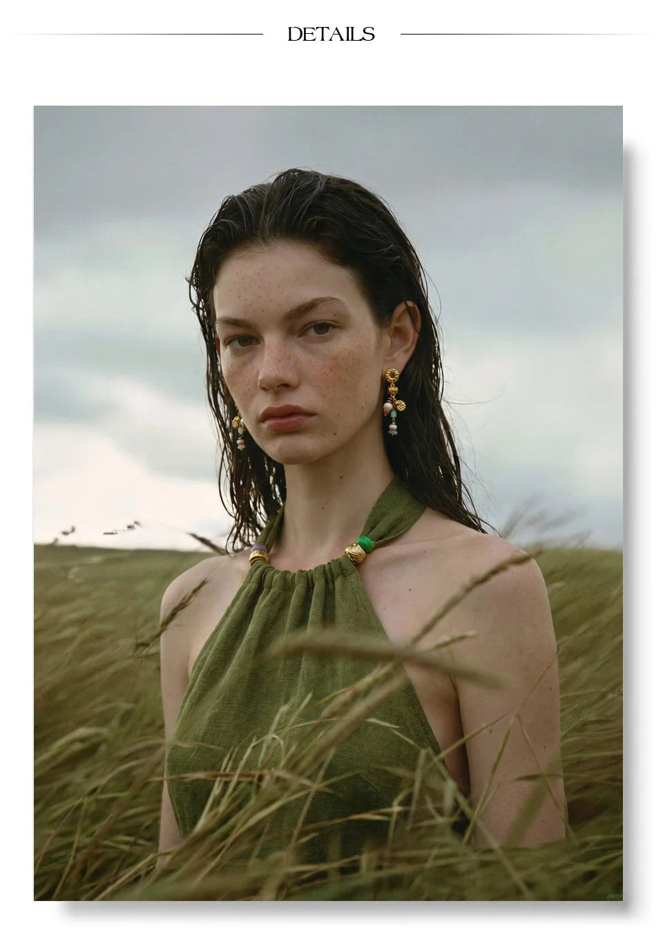 Natural stone geometric earrings in gold-plated stainless steel with natural stone.