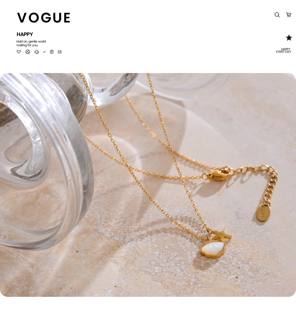 Shell star geometric necklace in gold-plated stainless steel with shell.