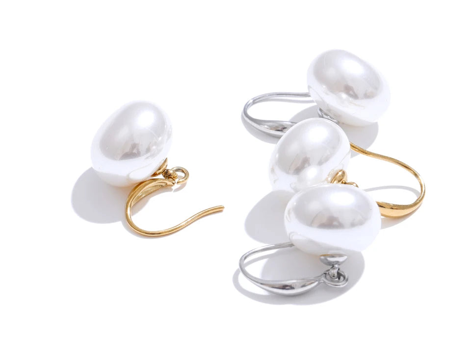 Pearl geometric earrings in gold-plated stainless steel with pearl.