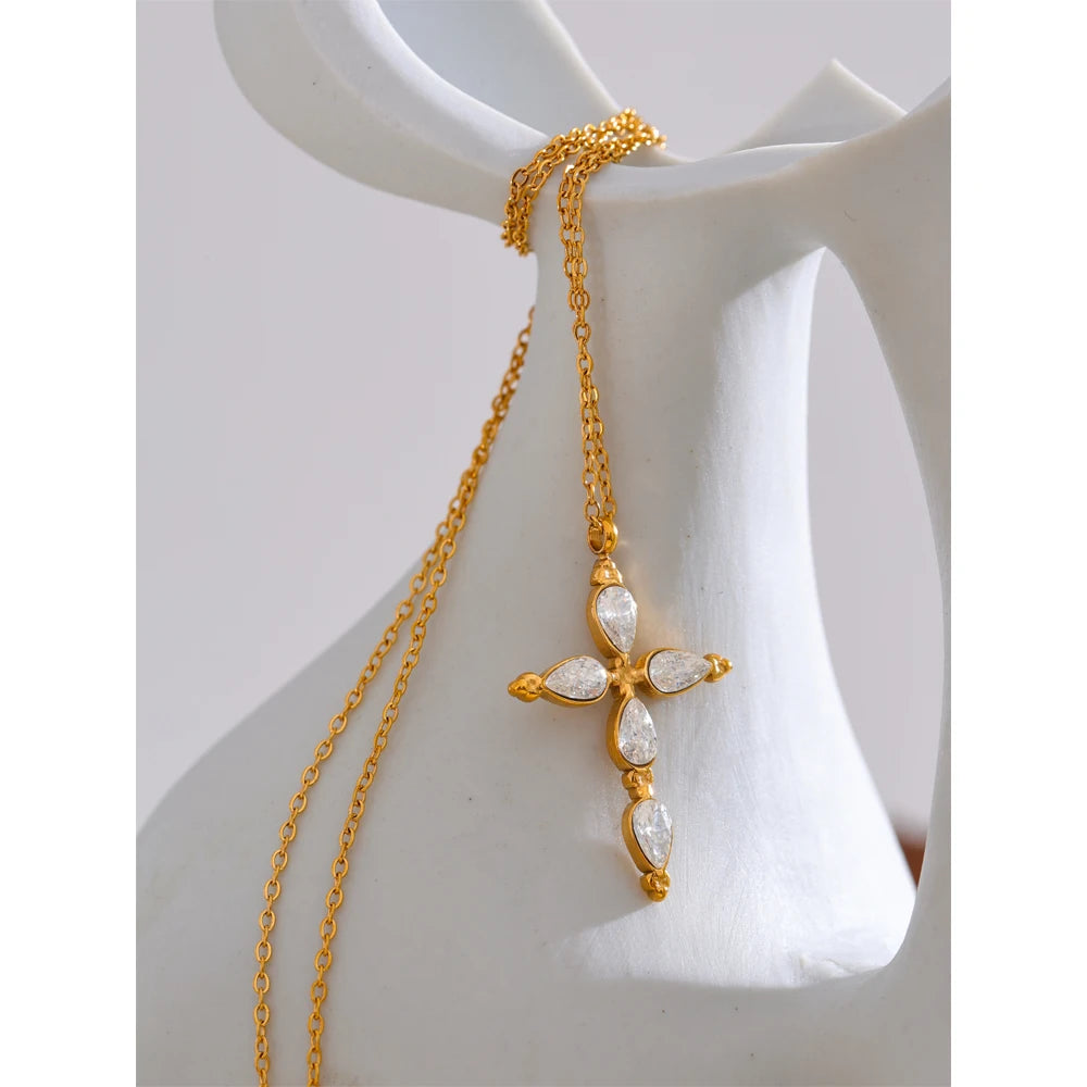 Cubic zirconia cross necklace in gold-plated stainless steel with cubic zirconia.