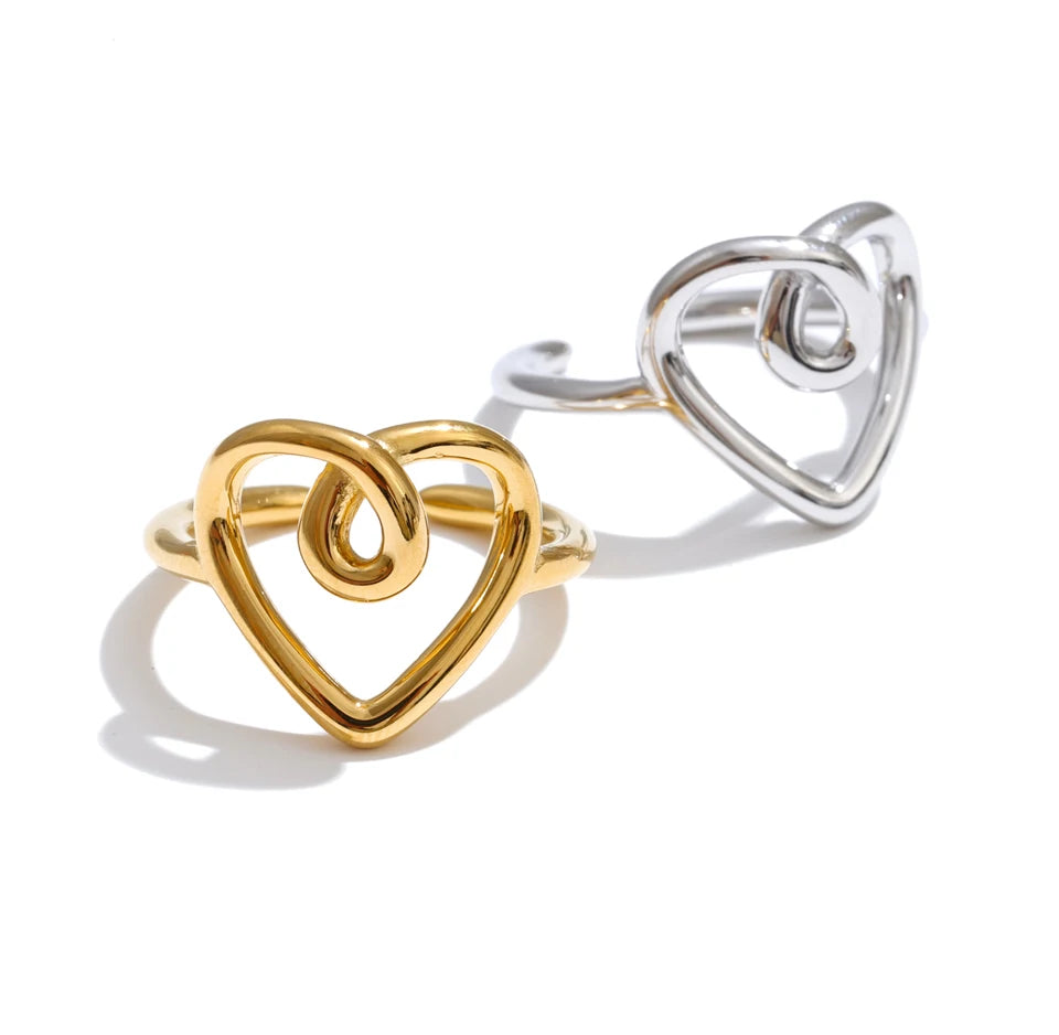 Heart ring in 18K gold-plated stainless steel.