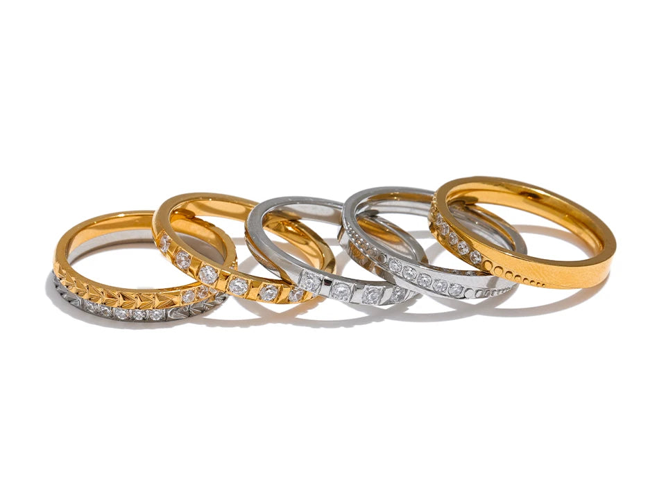 Cubic zirconia geometric ring in 18K gold-plated stainless steel with cubic zirconia.