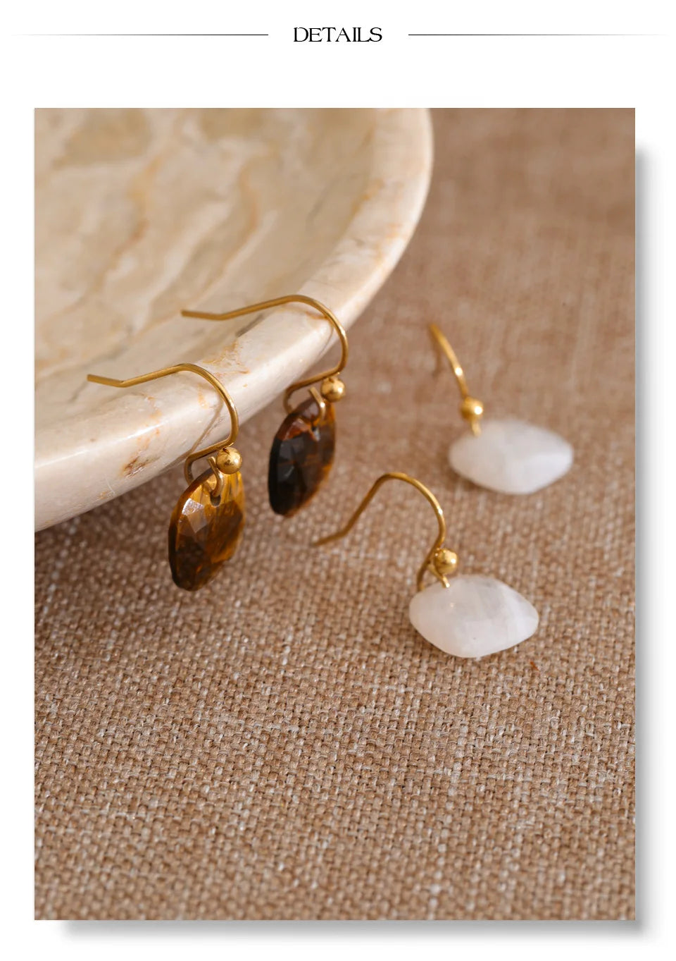 Natural stone geometric earrings in gold-plated stainless steel with natural stone.