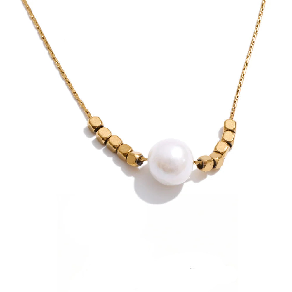 Gold-plated stainless steel necklace with a freshwater pearl.