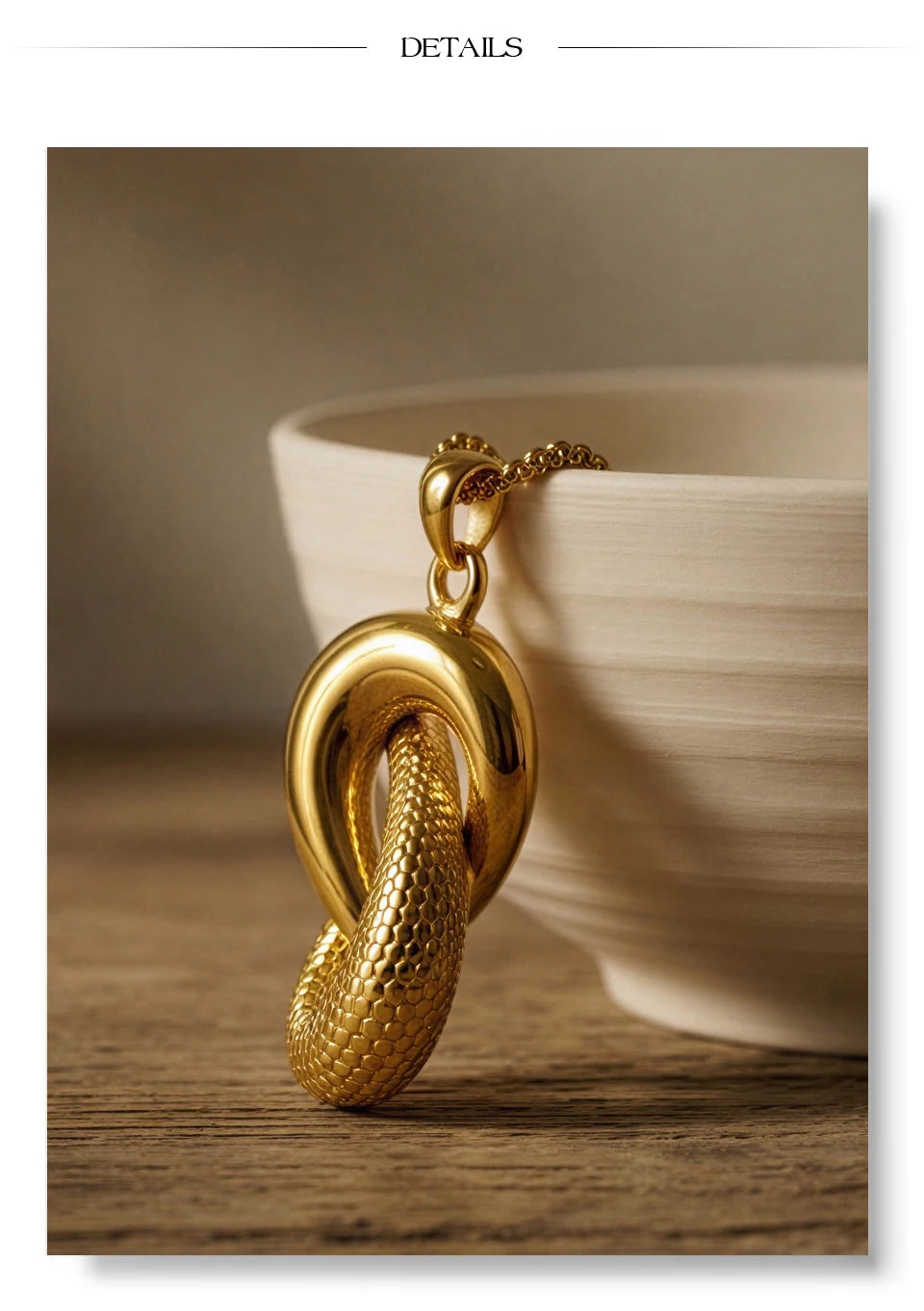 Geometric necklace in gold-plated stainless steel.