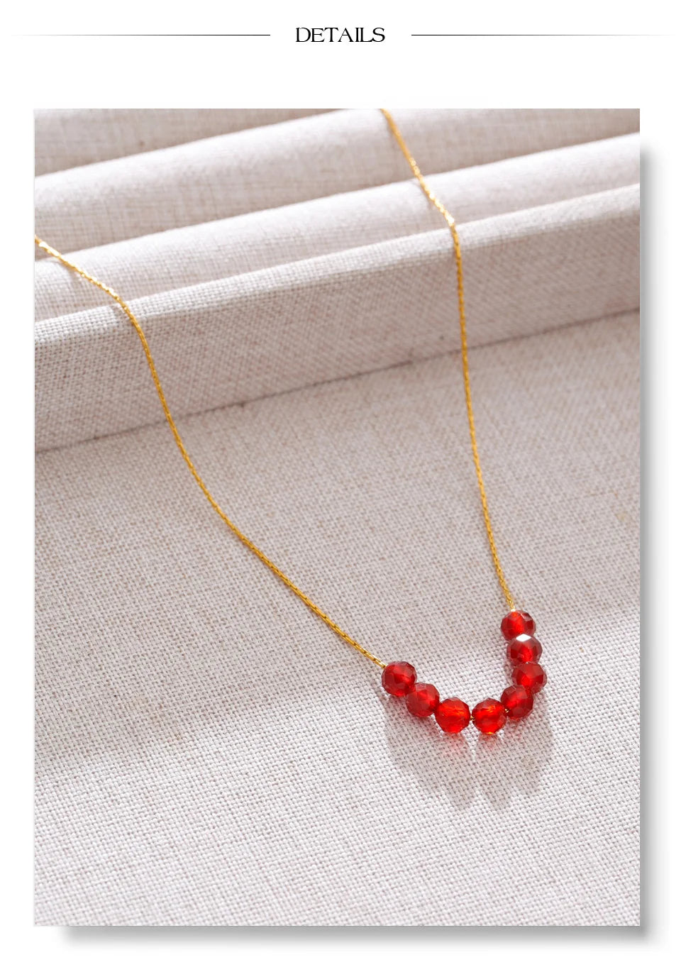 Natural stone beaded geometric necklace in gold-plated stainless steel with natural stone.