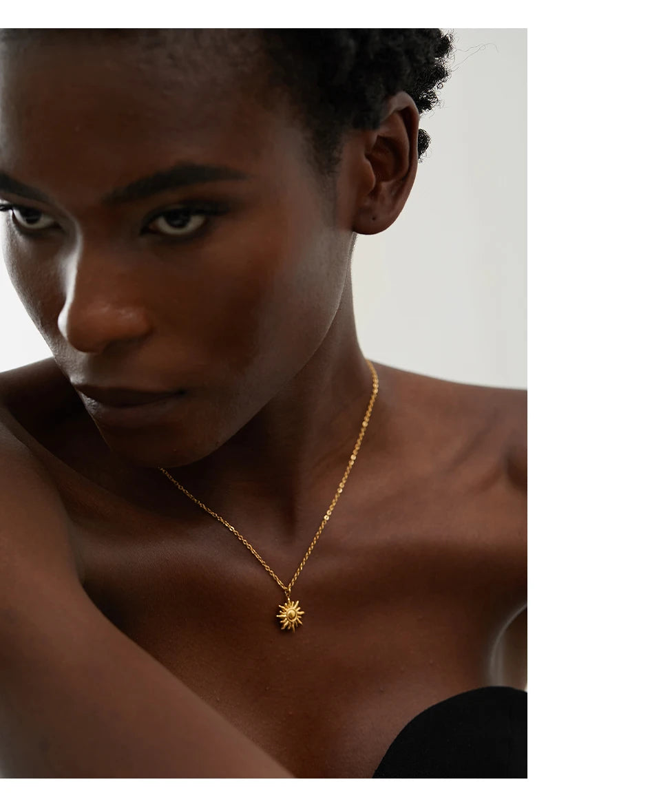 Sun geometric necklace in gold-plated stainless steel.