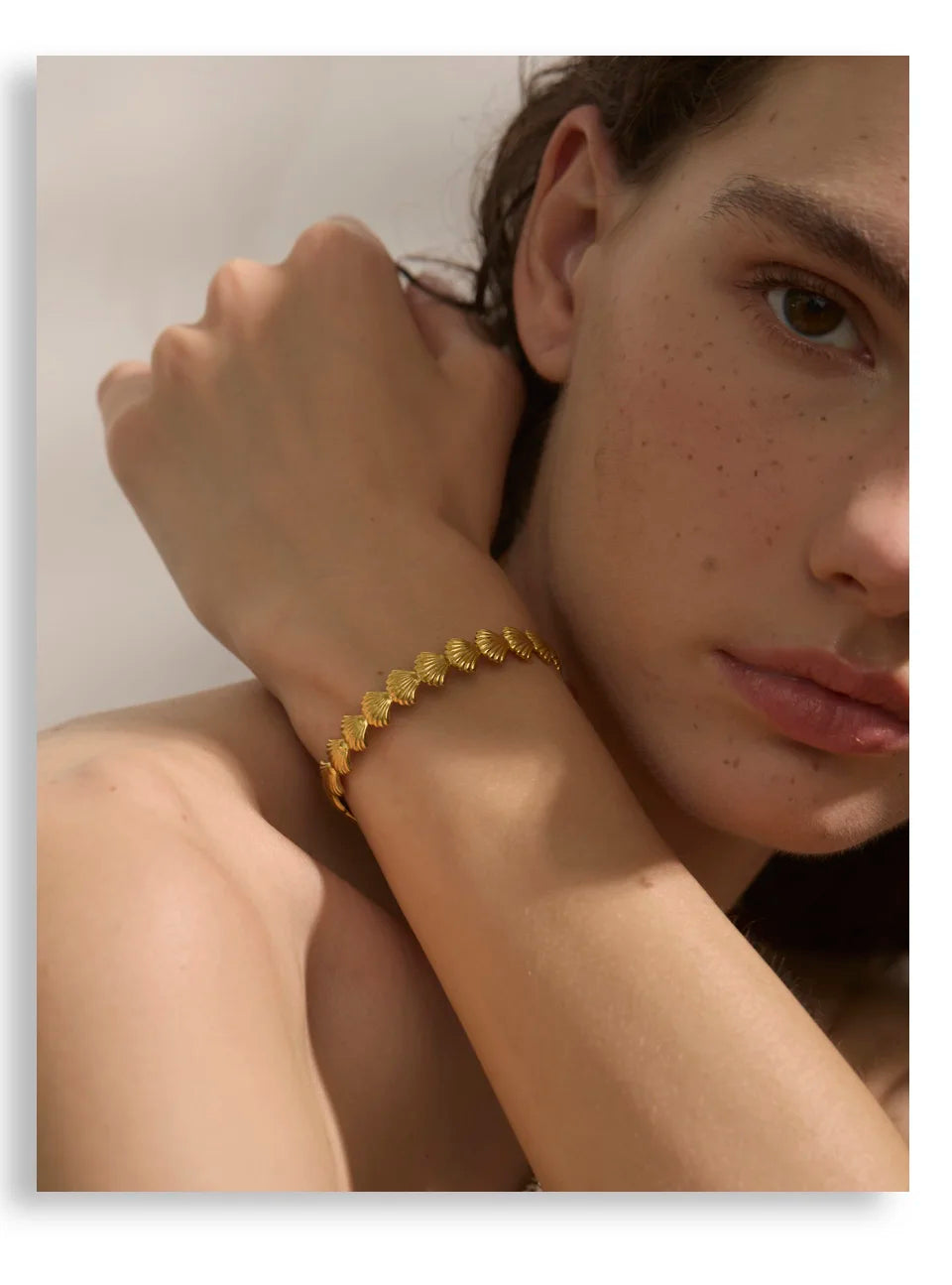 Shell Star Geometric Bracelet — Gold-Plated Stainless Steel with Shell · PS2123