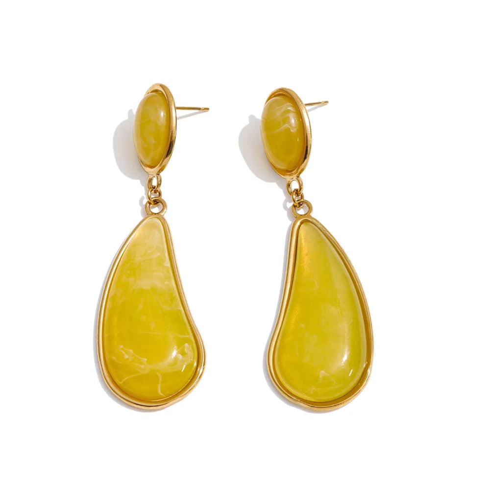 Resin acrylic geometric earrings in gold-plated stainless steel with resin and acrylic.