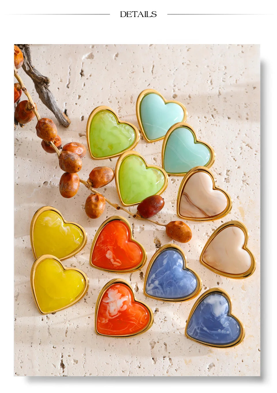 Resin acrylic heart earrings in gold-plated stainless steel with resin and acrylic.