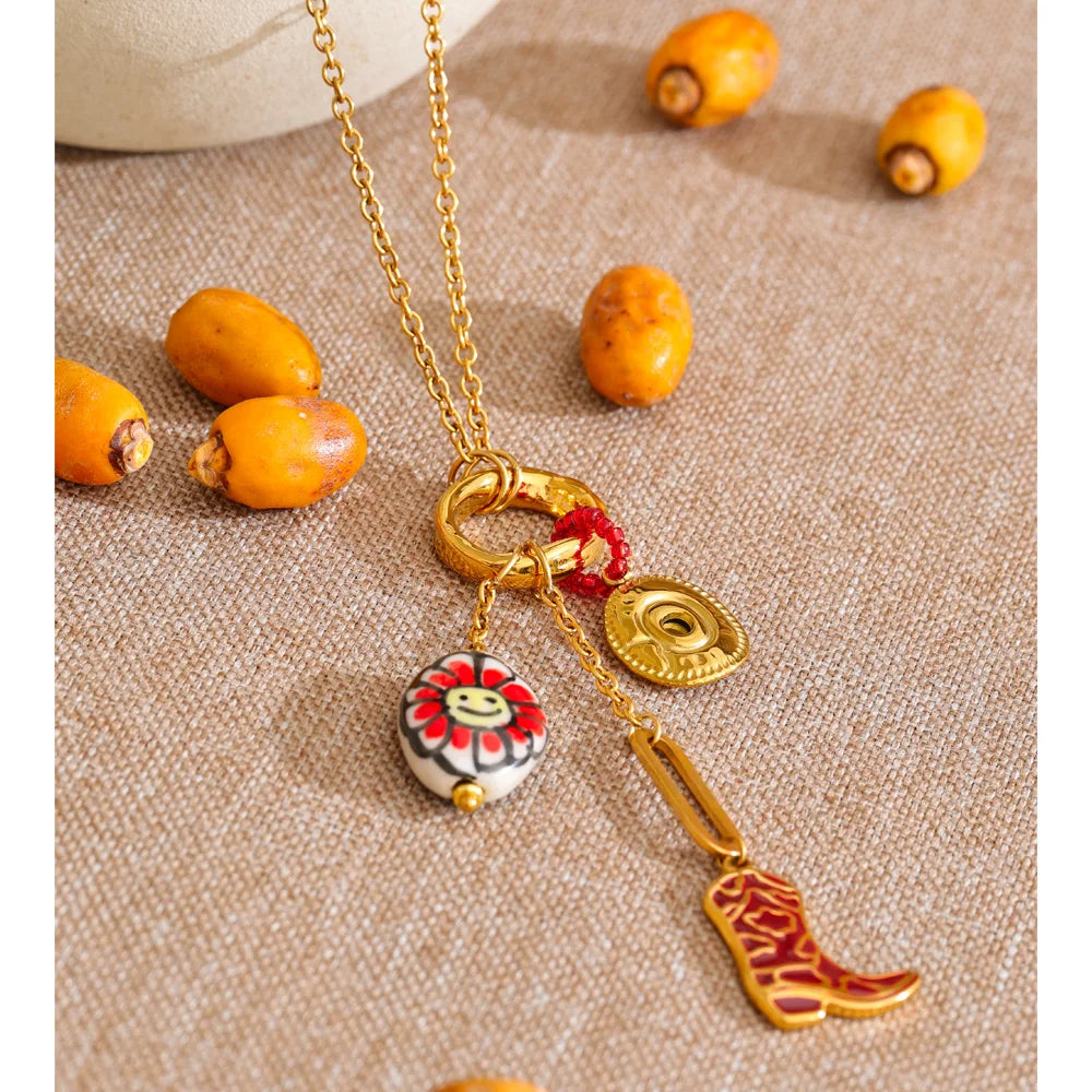 Flower geometric necklace in gold-plated stainless steel.