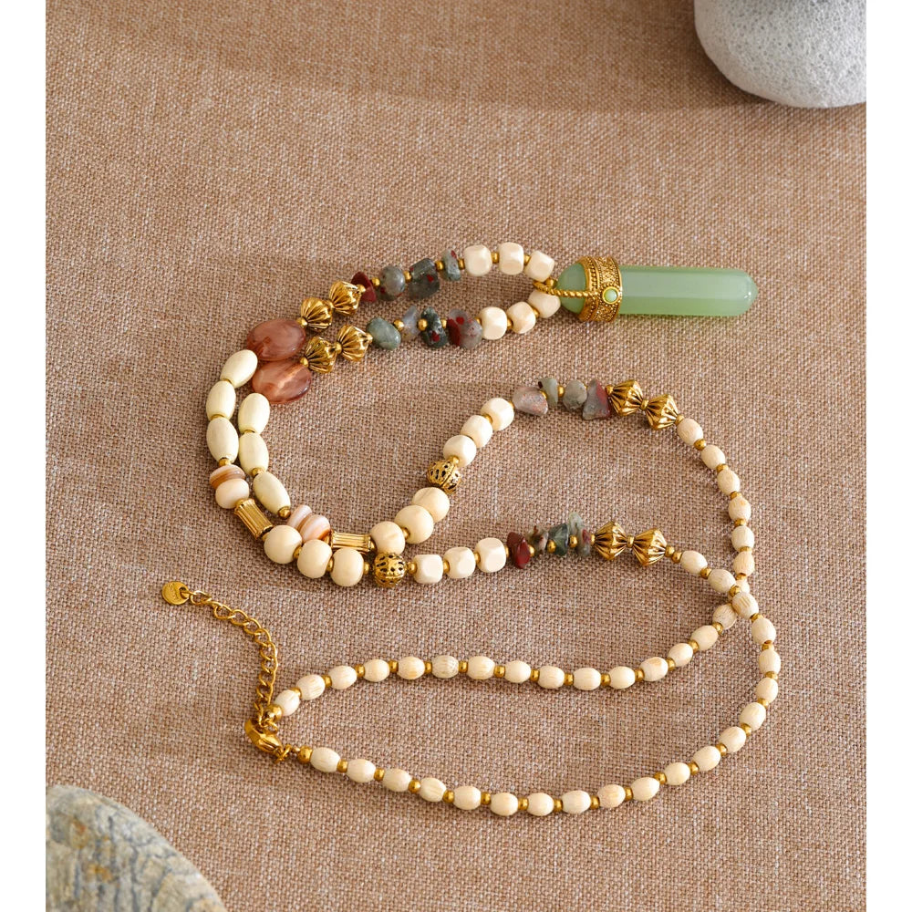 Resin acrylic natural stone necklace in gold-plated stainless steel with natural stone and resin.