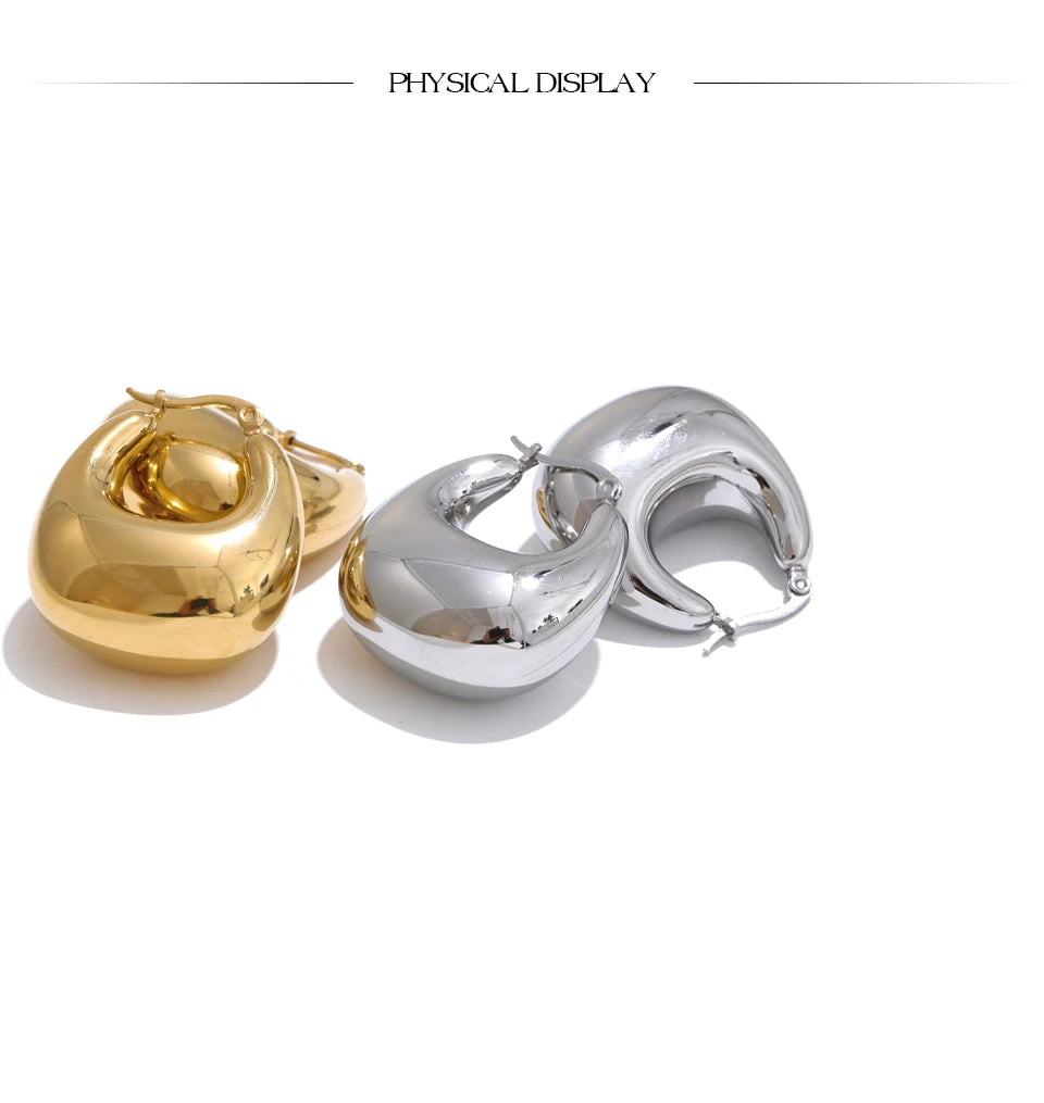 Geometric earrings in gold-plated stainless steel.