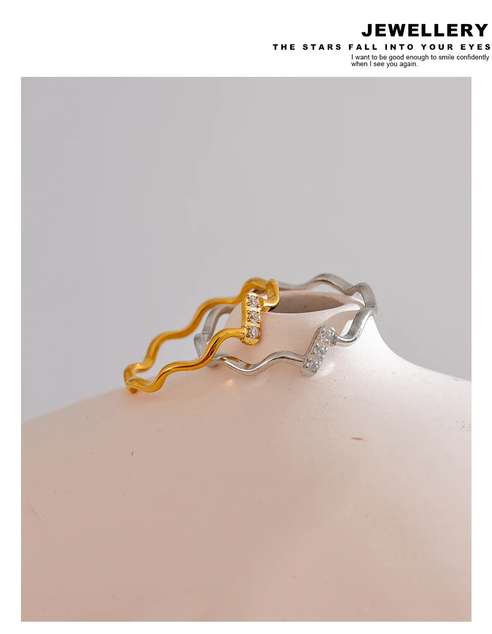 Cubic zirconia minimalist geometric ring in gold-plated stainless steel with cubic zirconia.
