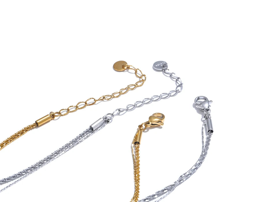 Pearl geometric chain necklace in gold-plated stainless steel with pearl.