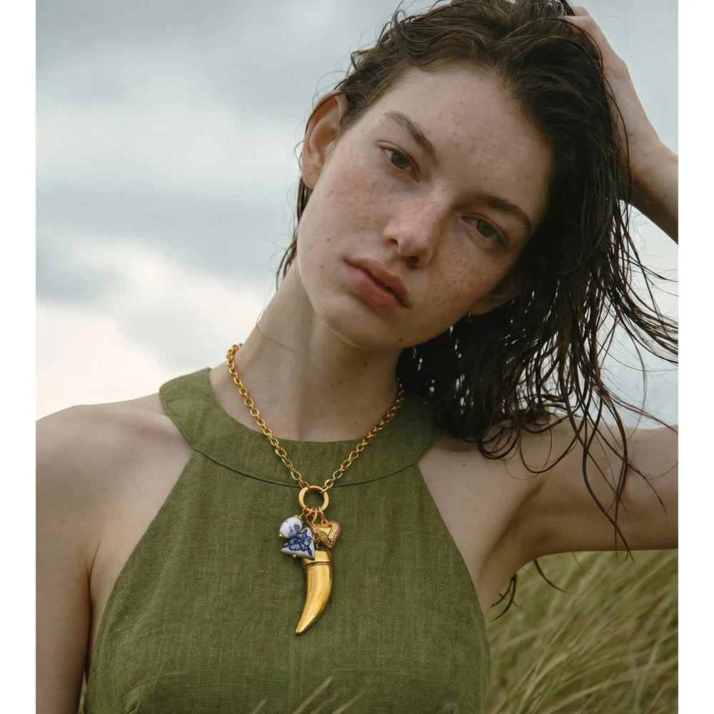 Heart geometric necklace in gold-plated stainless steel.