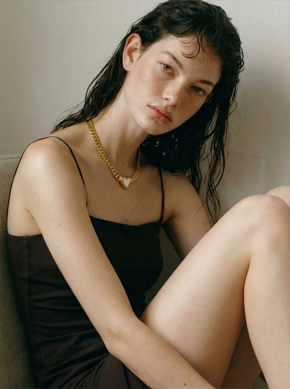 Shell heart chain necklace in gold-plated stainless steel with shell.