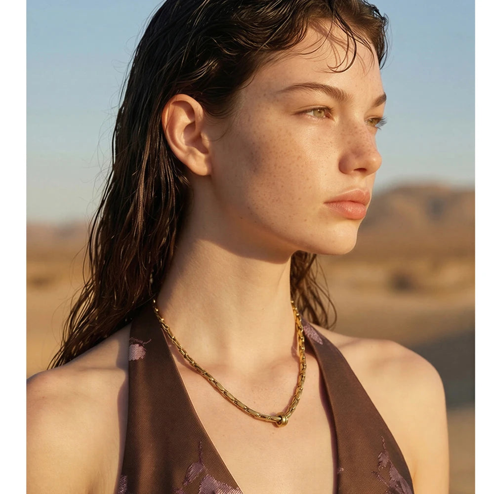 Geometric chain necklace in gold-plated stainless steel.