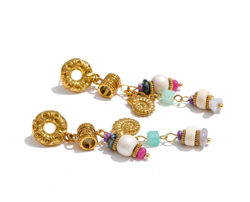 Natural stone geometric earrings in gold-plated stainless steel with natural stone.