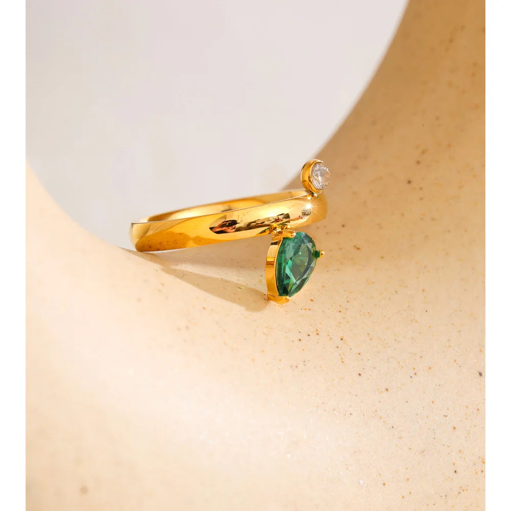 Green cubic zirconia geometric ring in 18K gold-plated stainless steel with cubic zirconia.