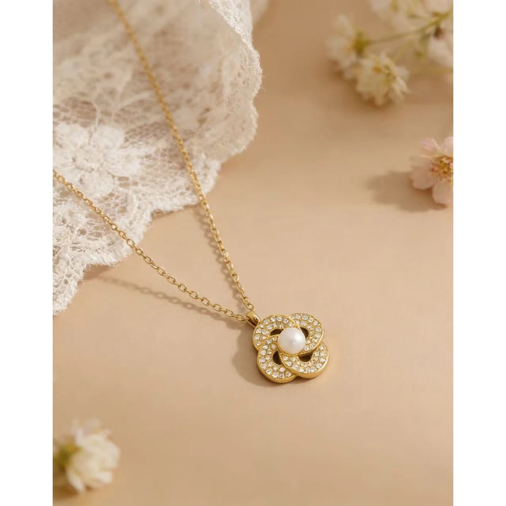 Crystal Pendant Necklace Vintage — 316L Stainless Steel · PS435