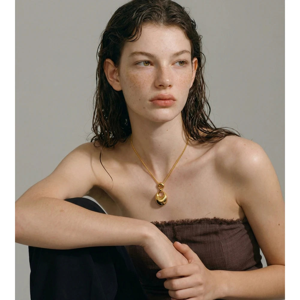 Geometric necklace in gold-plated stainless steel.