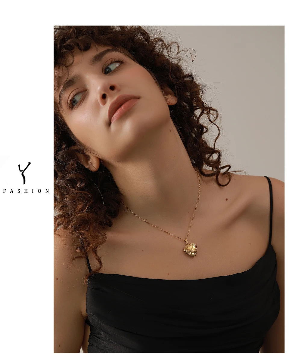Heart necklace in gold-plated stainless steel.