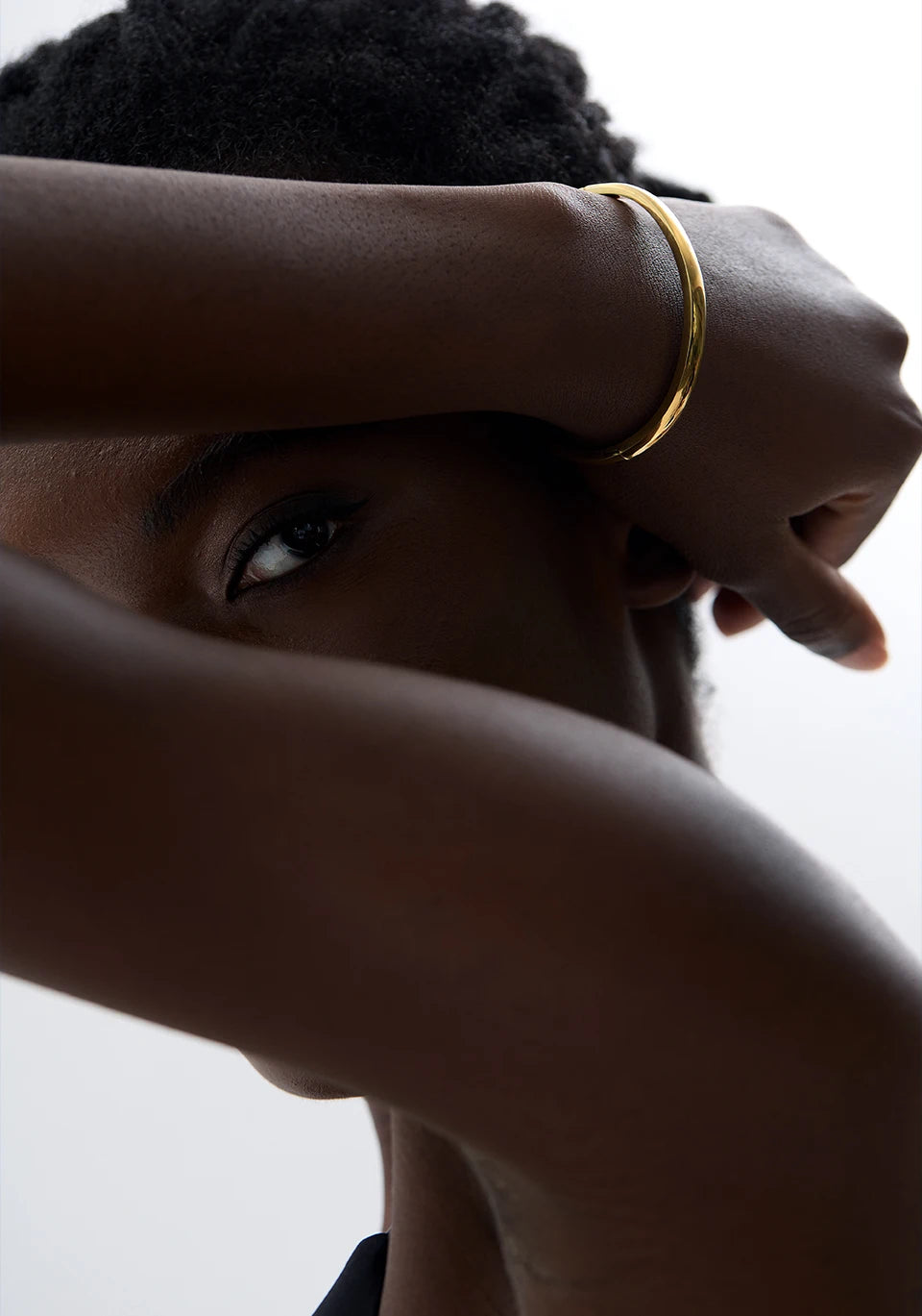 Geometric bracelet in gold-plated stainless steel.