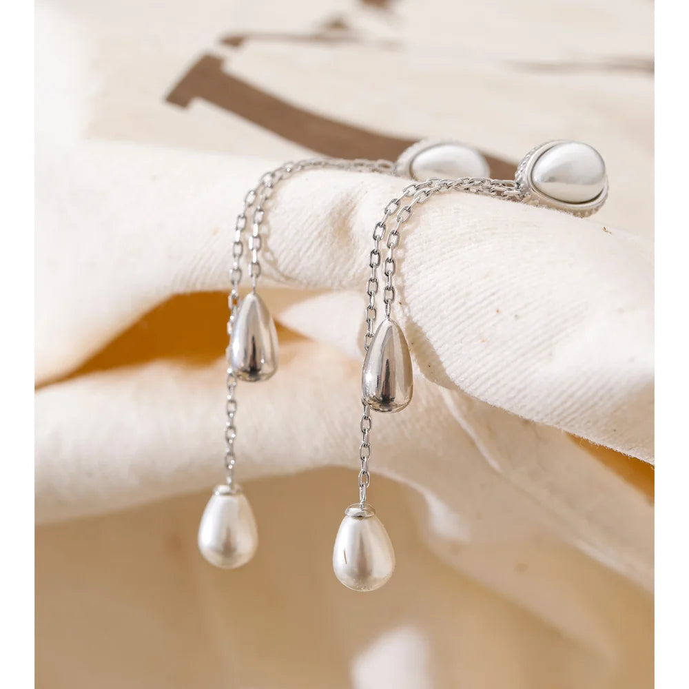Pearl geometric chain earrings in gold-plated stainless steel with pearl.