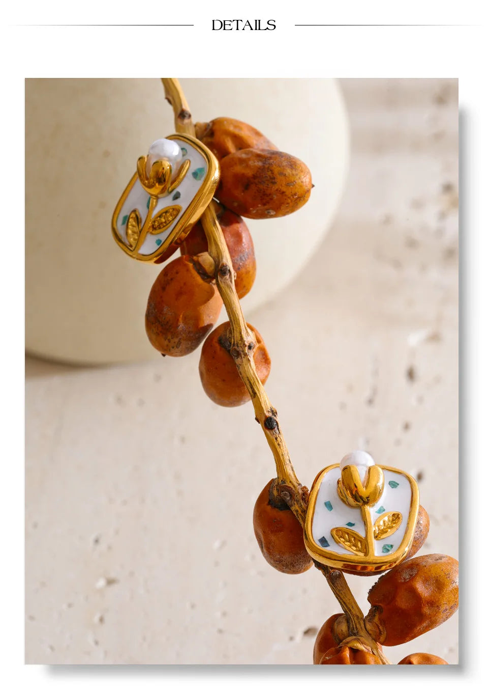 Pearl enamel flower earrings in gold-plated stainless steel with pearl and enamel.