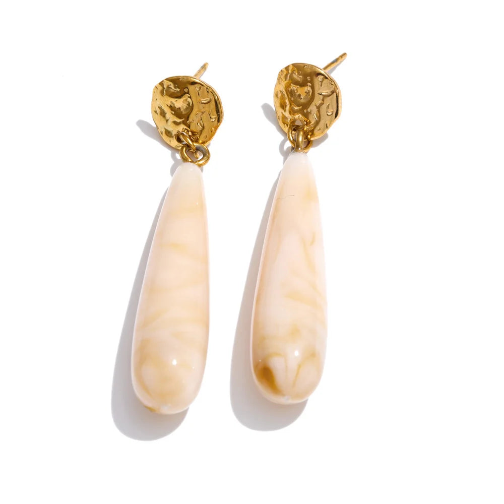 Resin earrings in gold-plated stainless steel with resin.