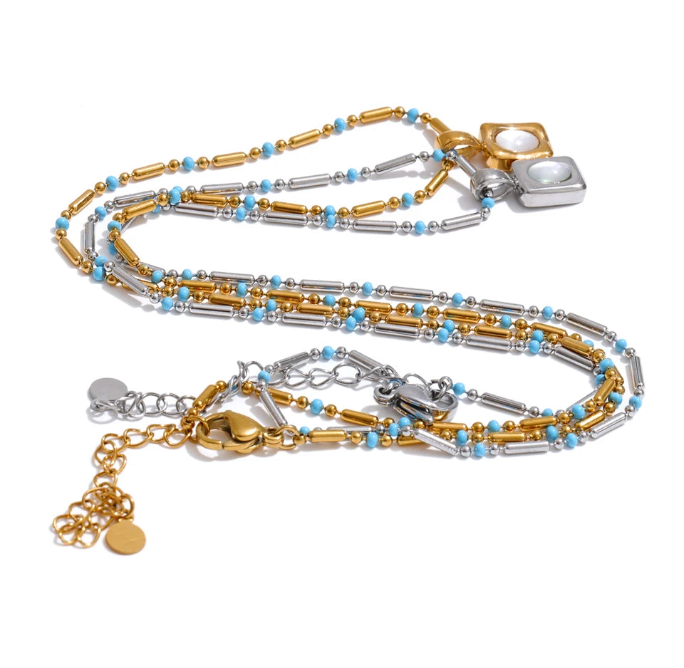 Shell geometric necklace in gold-plated stainless steel with shell.